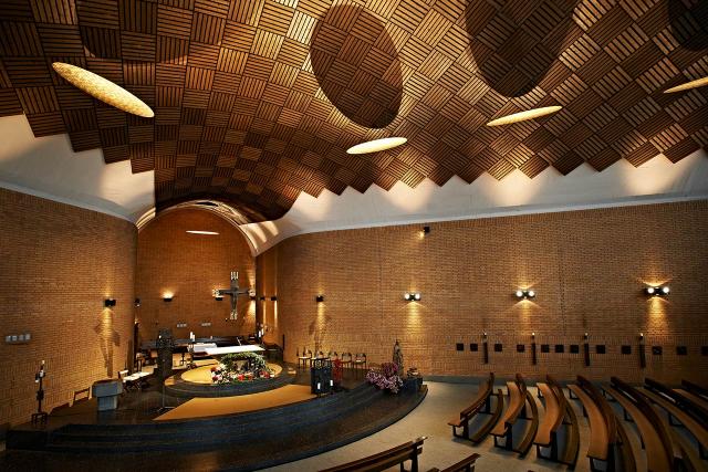 Projekt: Kirche XXXLichtplanung und Elektroinstallation